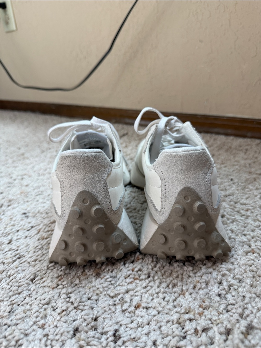 327 New Balance View 4